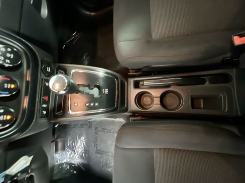 Used 2013 Jeep Compass Latitude FWD image 23
