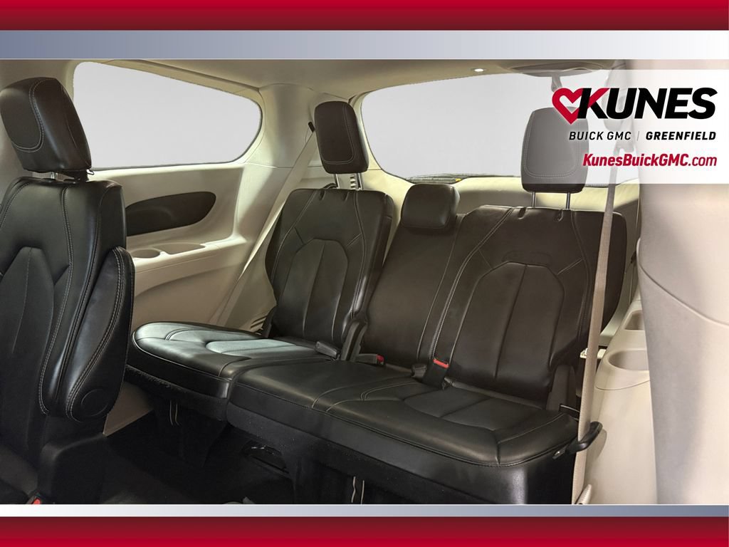 Used 2024 Chrysler Pacifica Touring-L FWD image 35