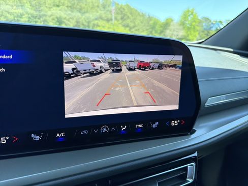 New 2026 Chevrolet Traverse LT w/ Sun and Wheel Package FWD image 31