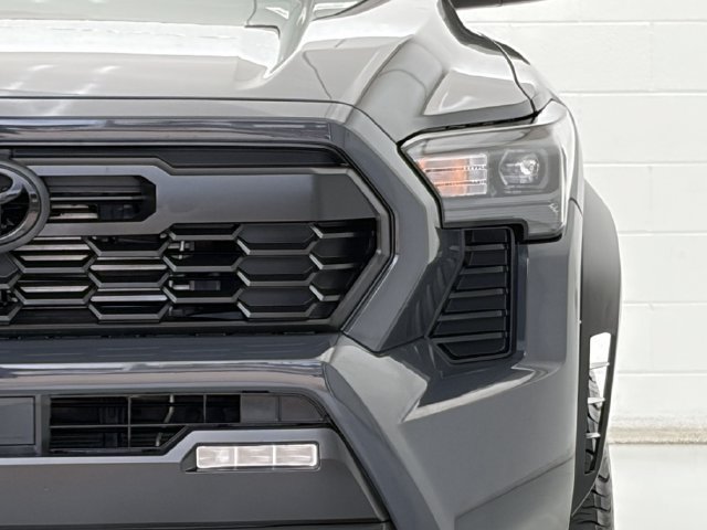 Used 2025 Toyota Tacoma TRD Off-Road AWD/4WD image 9