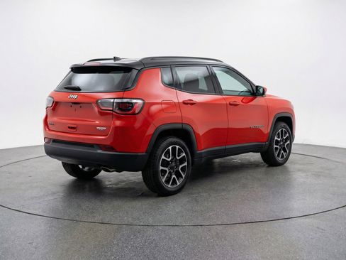 Used 2025 Jeep Compass Trailhawk AWD/4WD image 9
