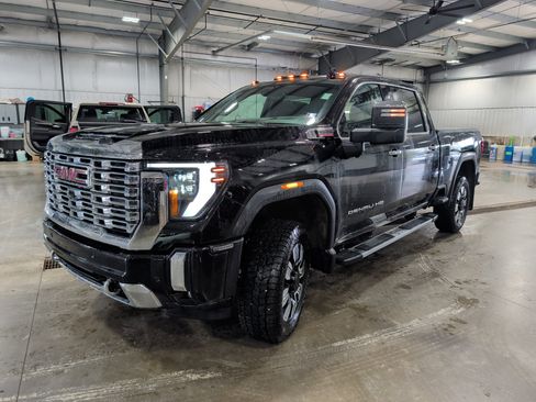 Used 2025 GMC Sierra 2500 Denali w/ Denali Reserve Package AWD/4WD image 6