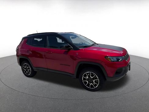 Used 2025 Jeep Compass Trailhawk AWD/4WD image 2