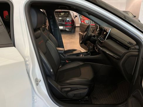 Used 2025 Jeep Compass Trailhawk image 36