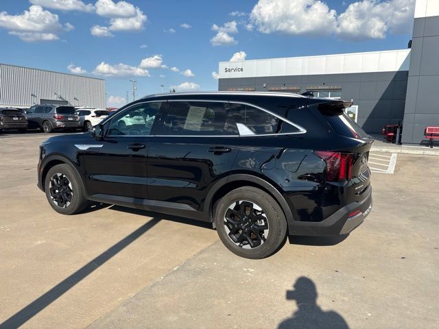 Used 2024 Kia Sorento S w/ Panoramic Sunroof Package FWD image 4