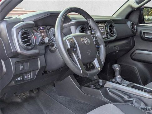 Used 2022 Toyota Tacoma TRD Sport image 10