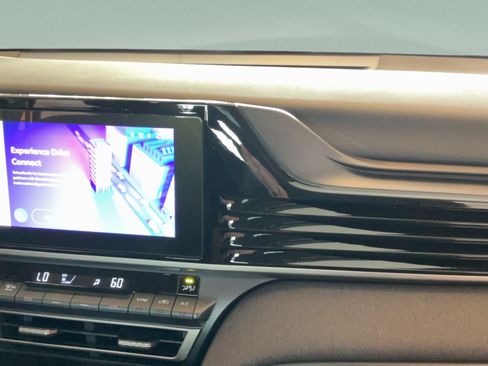 Used 2025 Toyota Camry LE w/ Convenience Package FWD image 34