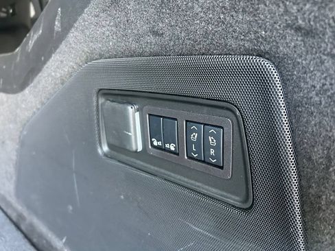 Used 2024 Cadillac Escalade ESV Premium Luxury w/ Performance Package AWD/4WD image 46