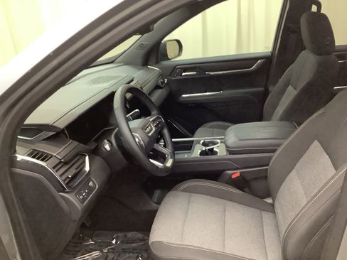 Used 2025 GMC Acadia Elevation image 16