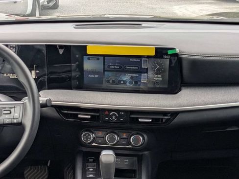 Used 2025 Nissan Kicks SV FWD image 16