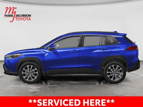 Used 2023 Toyota Corolla Cross XLE w/ Convenience Package AWD/4WD image 6