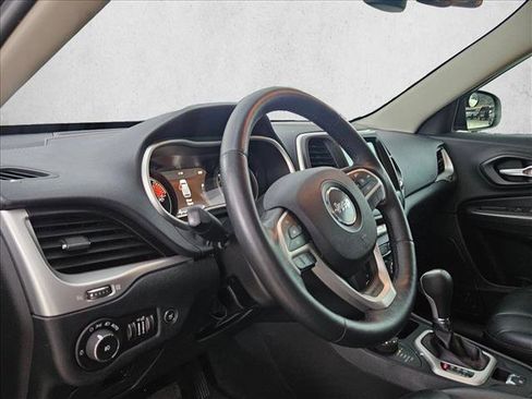 Used 2016 Jeep Cherokee Trailhawk w/ Comfort/Convenience Group image 9