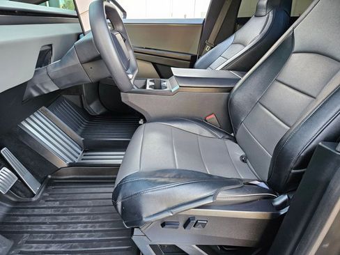 Used 2024 Tesla Cybertruck AWD Crew Cab image 12