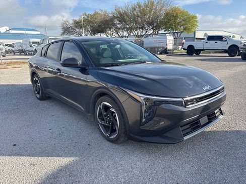Used 2025 Kia K4 EX image 3