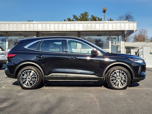 Used 2025 Ford Escape SE image 7