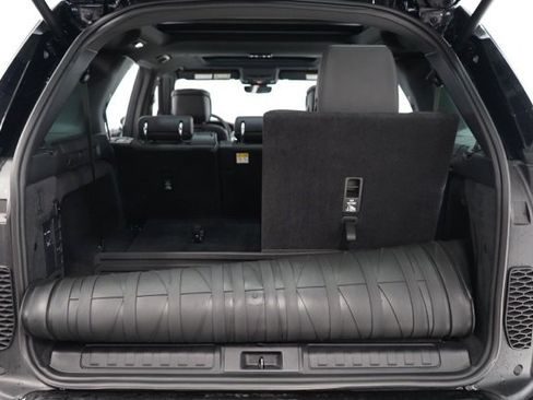 Used 2024 Land Rover Discovery Dynamic SE image 34