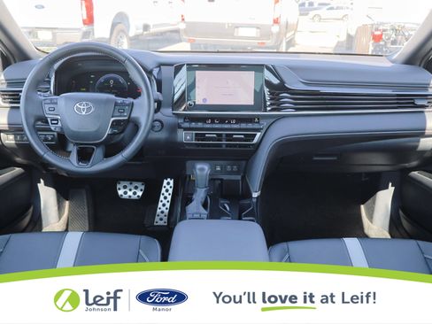Used 2025 Toyota Camry SE image 24