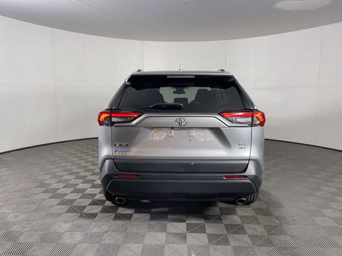 Used 2022 Toyota RAV4 XLE w/ Carpet Mat Package (TMS) image 4