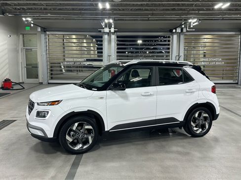 Certified 2023 Hyundai Venue Limited w/ Cargo Package image 1