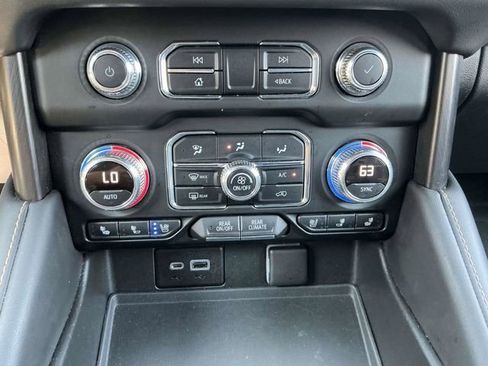 Used 2022 GMC Yukon XL AT4 w/ AT4 Premium Plus Package image 17