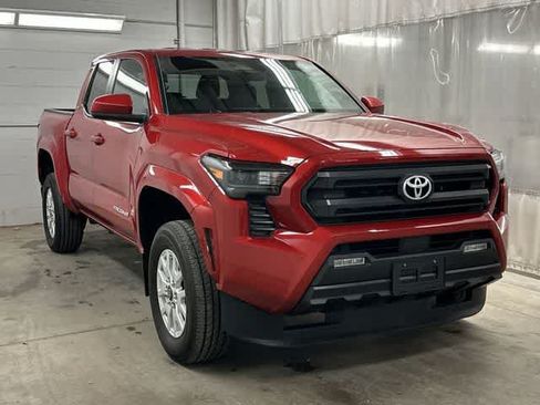 Used 2024 Toyota Tacoma SR5 AWD/4WD image 28