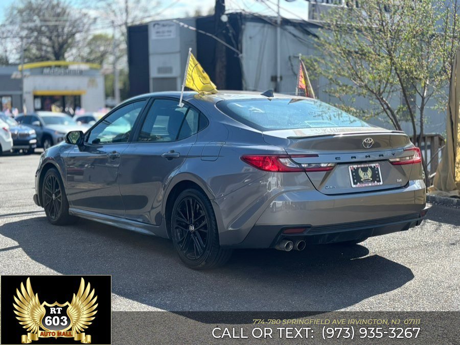 Used 2025 Toyota Camry SE FWD image 4
