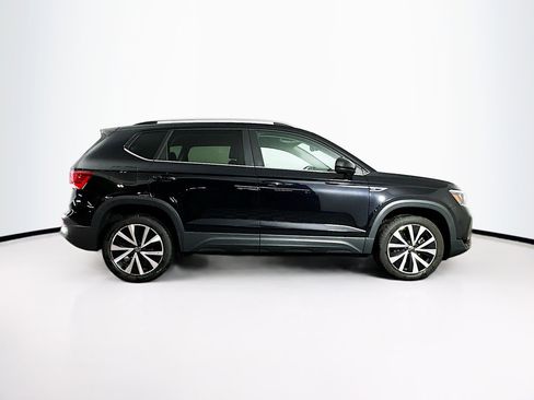 Used 2024 Volkswagen Taos SE image 10