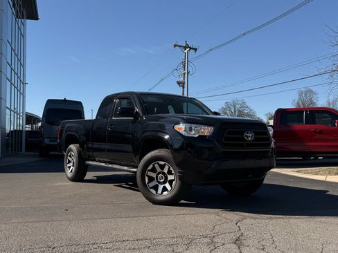 Used 2023 Toyota Tacoma SR image 1