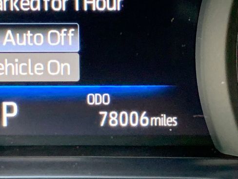 Used 2022 Toyota Venza XLE image 18