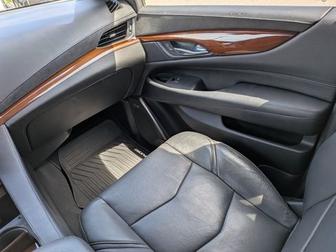 Used 2018 Cadillac Escalade Premium Luxury AWD/4WD image 16
