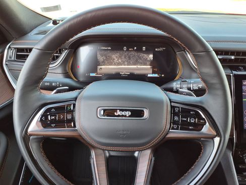 Used 2025 Jeep Grand Cherokee L Summit w/ Advanced Protech Group IV AWD/4WD image 15