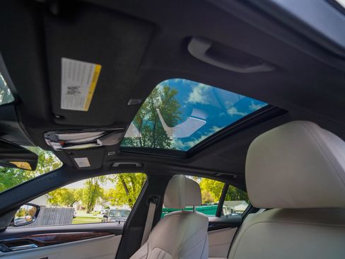 Used 2017 BMW 540i xDrive image 15