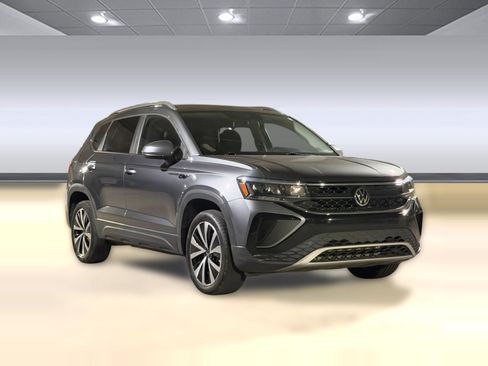 Used 2022 Volkswagen Taos SE FWD image 6