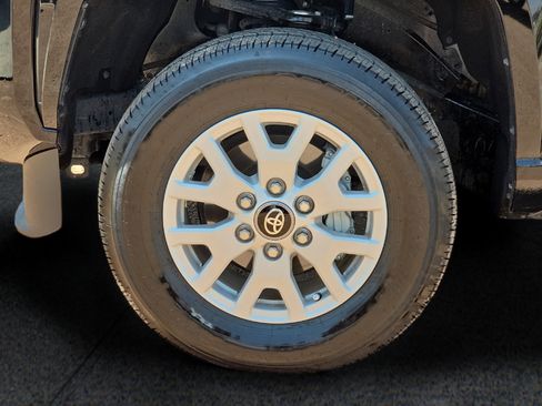 Used 2025 Toyota Tacoma SR5 AWD/4WD image 8