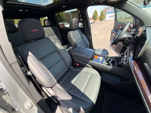 Used 2024 Chevrolet Traverse Z71 w/ LPO, Floor Liner Package AWD/4WD image 30