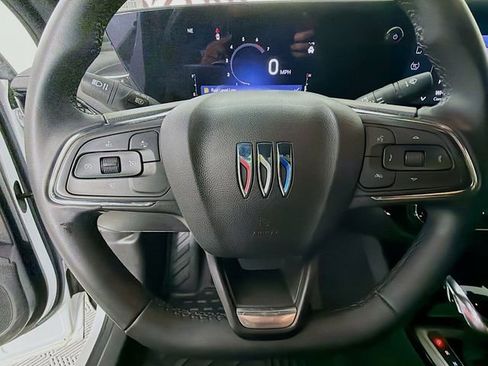 Used 2025 Buick Envista Sport Touring image 13