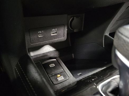 Used 2022 Nissan Kicks SR w/ Premium Package image 16