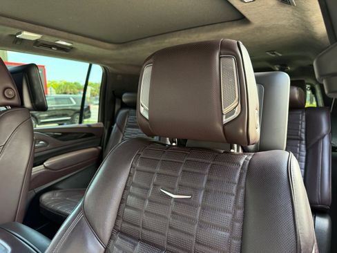 Used 2022 Cadillac Escalade ESV Sport Platinum w/ LPO, ONYX Package AWD/4WD image 16
