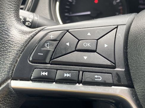 Used 2019 Nissan Rogue S image 11