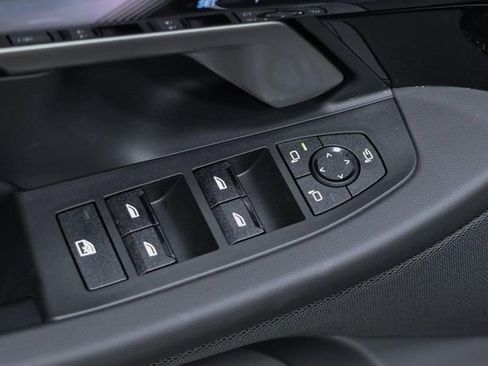 Used 2025 BMW i5 xDrive40 w/ Premium Package image 19