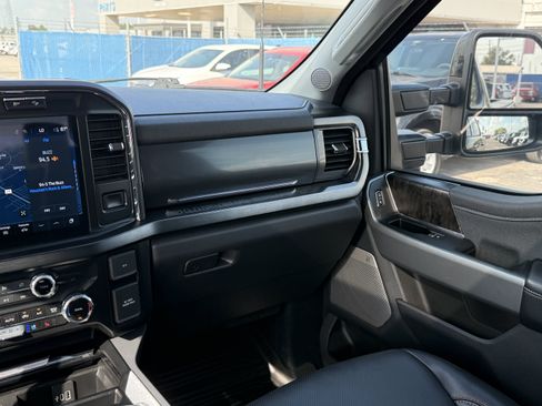 Used 2024 Ford F250 Lariat w/ Sport Appearance Package AWD/4WD image 33
