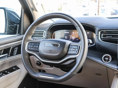 Used 2024 Jeep Wagoneer Series II AWD/4WD image 17