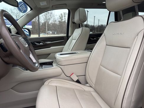 Used 2021 GMC Yukon Denali w/ LPO, Illumination Package image 3