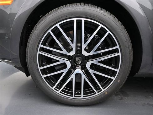 New 2025 Porsche Cayenne Turbo image 6