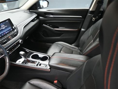 Certified 2024 Nissan Altima 2.5 SR image 17