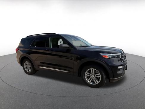 Used 2024 Ford Explorer XLT w/ Equipment Group 202A RWD image 2