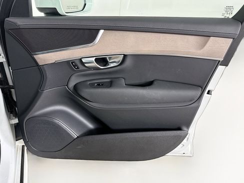 Used 2025 Volvo XC90 B5 Plus image 35