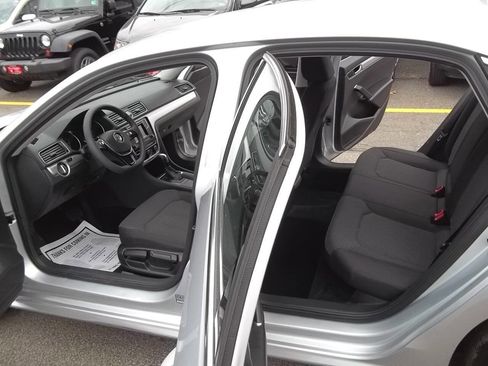 Used 2016 Volkswagen Passat 1.8T S image 6