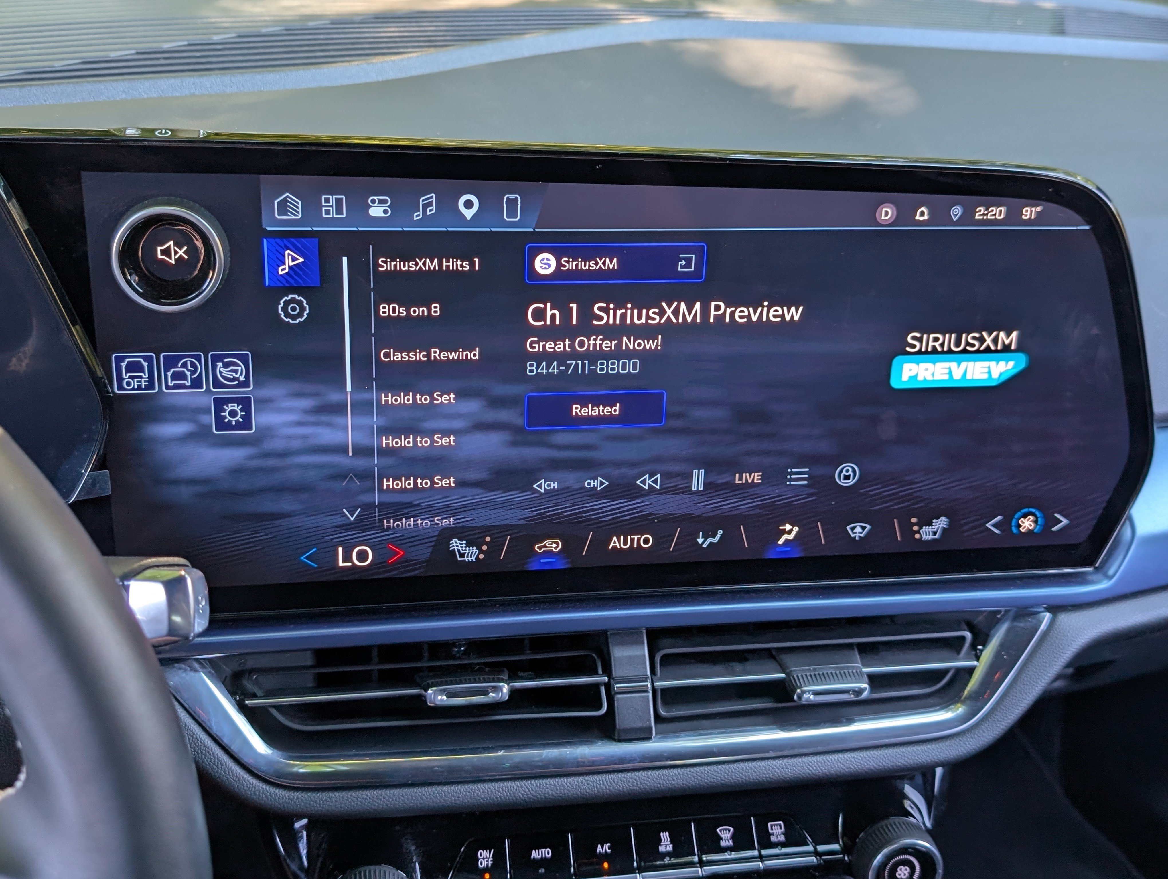 Used 2025 Chevrolet Equinox EV LT FWD image 29