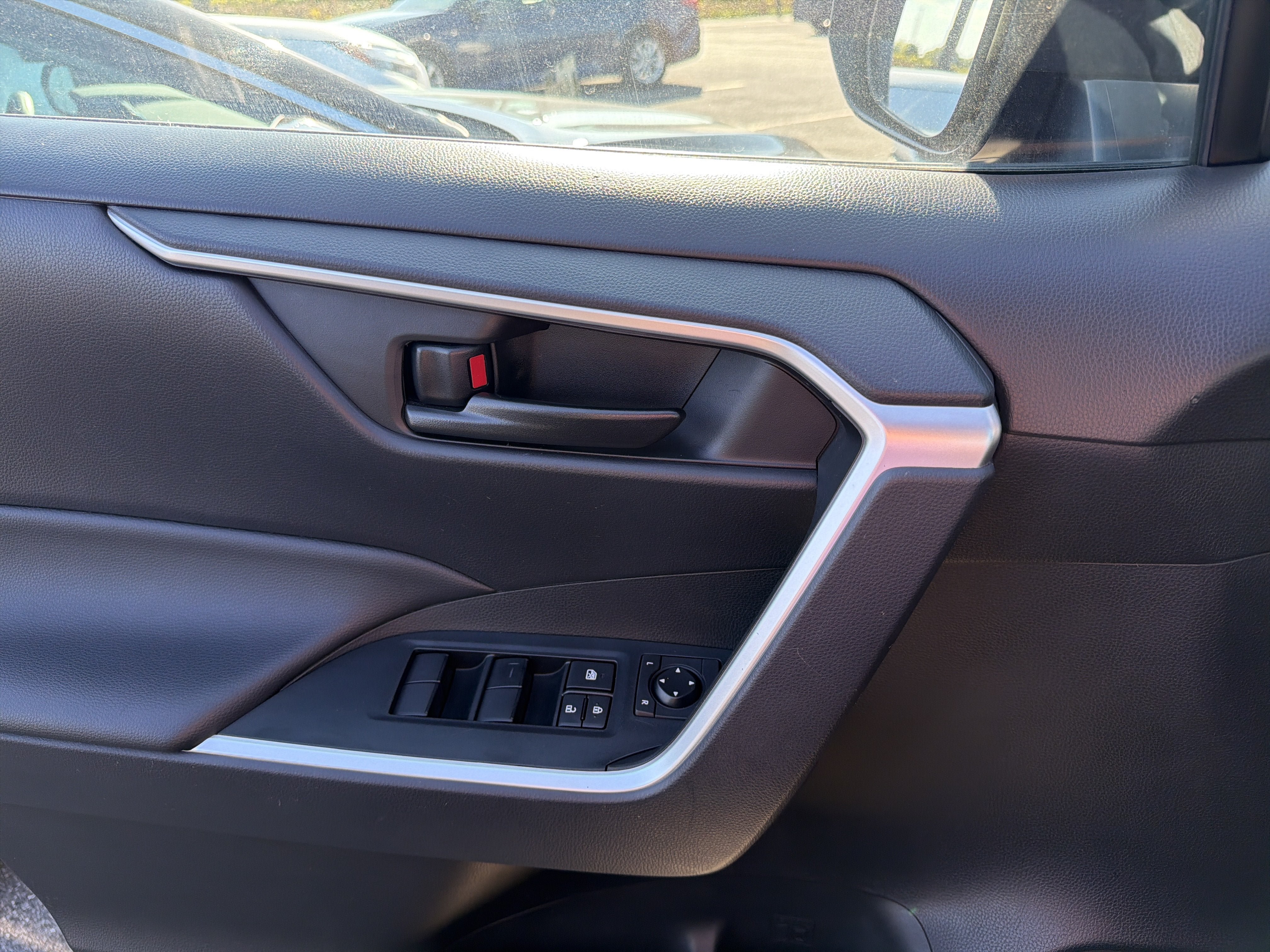 Used 2023 Toyota RAV4 LE AWD/4WD image 12